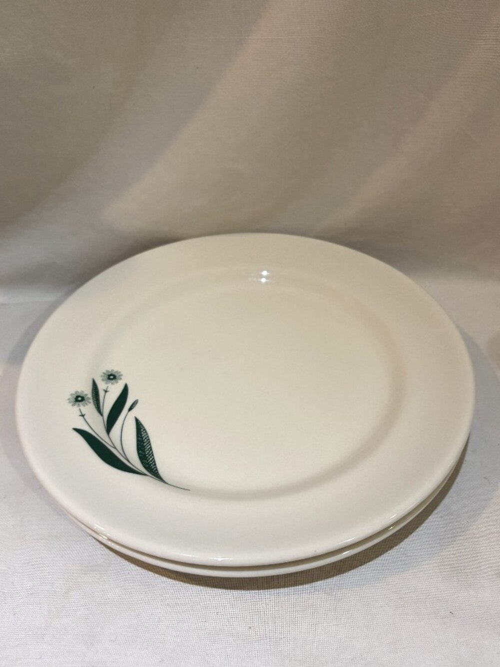 Pair of VTG Shenango China Anchor Hocking Green Field Pattern Dinner Plates 9"